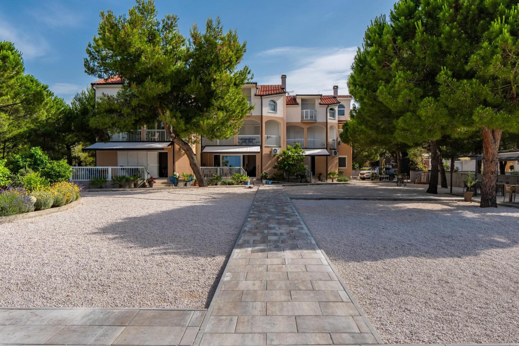 Apartments Sum Mora Vir Esterno foto
